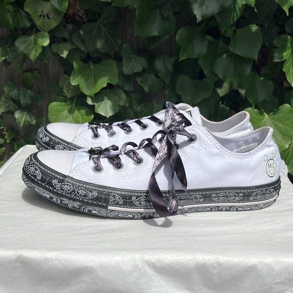 Converse X Miley Cyrus Chuck Taylor All Star Low Sneakers In White Black Bandana - Picture 1 of 10